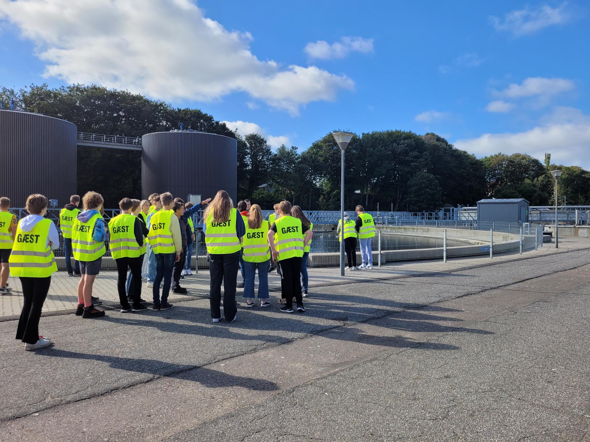 Vi samarbejder med lokale institutioner